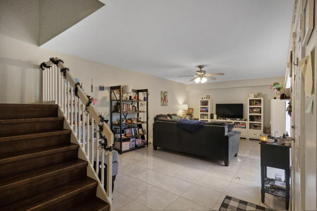 245 Charter Way, West Palm Beach, FL 33407 Photo