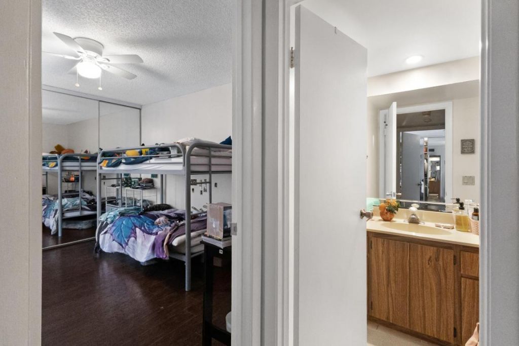 245 Charter Way, West Palm Beach, FL 33407 Photo