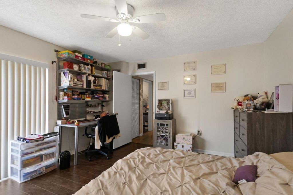 245 Charter Way, West Palm Beach, FL 33407 Photo