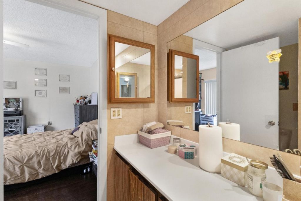 245 Charter Way, West Palm Beach, FL 33407 Photo