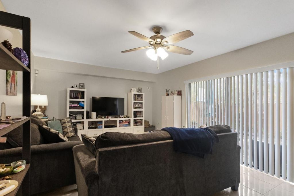 245 Charter Way, West Palm Beach, FL 33407 Photo