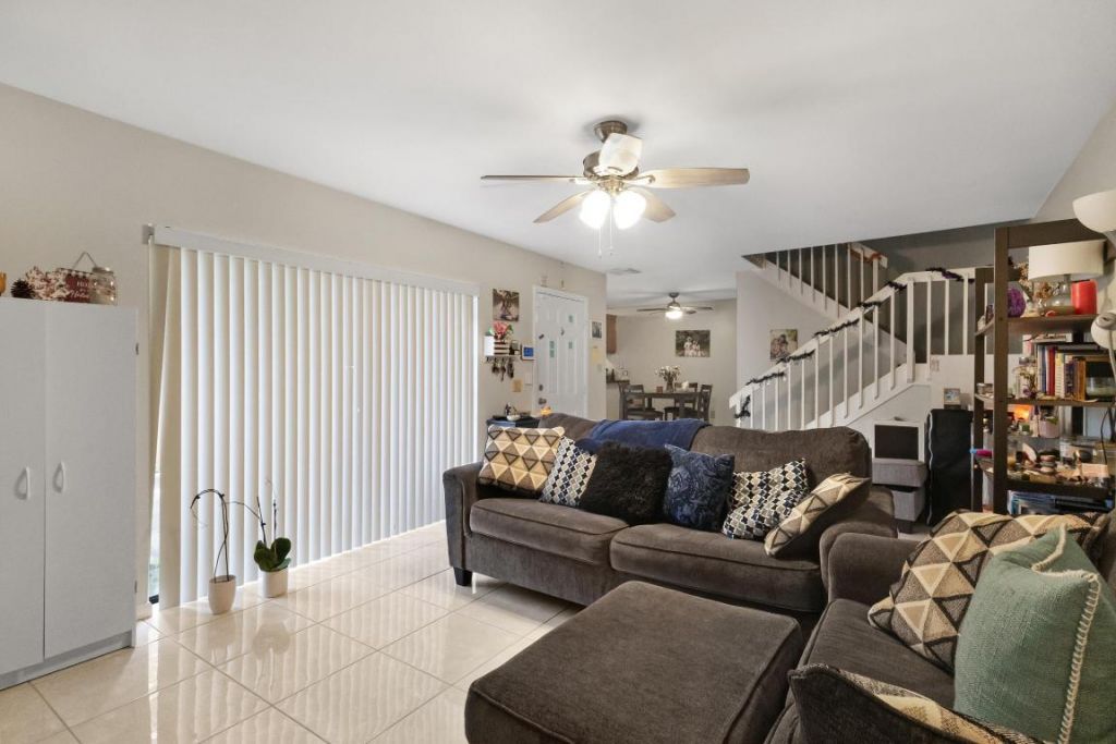 245 Charter Way, West Palm Beach, FL 33407 Photo