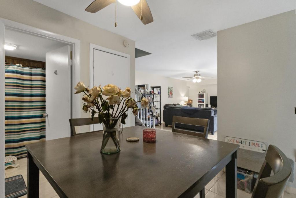 245 Charter Way, West Palm Beach, FL 33407 Photo