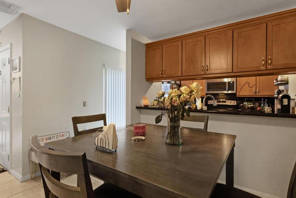 245 Charter Way, West Palm Beach, FL 33407 Photo