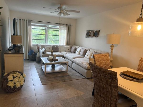 3430 NW 52nd Ave, Unit 308, Lauderdale Lakes, FL 33319