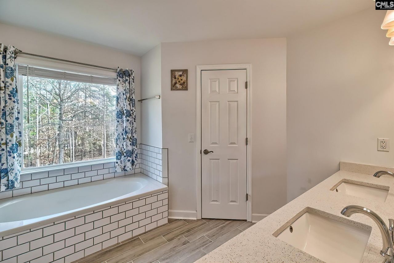 204 Platinum Drive Photo 29