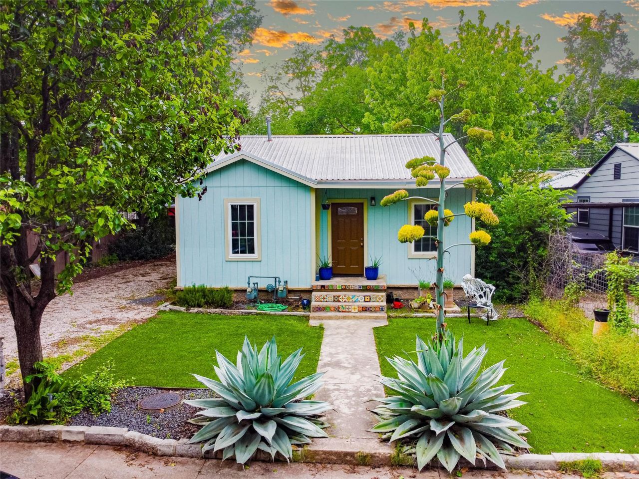 912 & 912 1/2 Calle Limon Dr, Austin, TX 78702 Main Photo