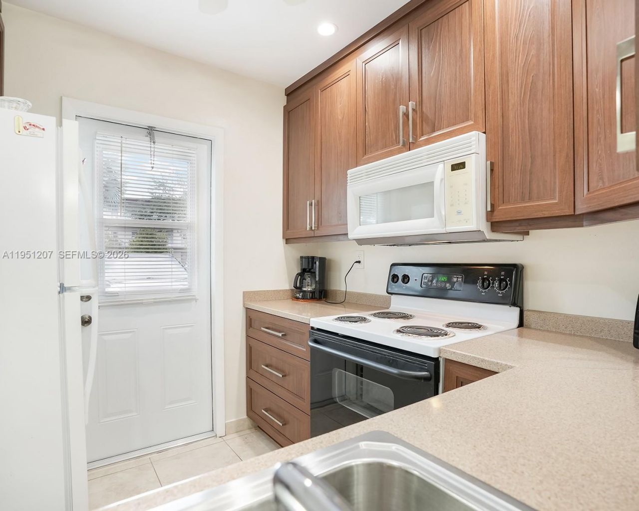 4805 NW 35th St, Unit 404, Lauderdale Lakes, FL 33319 Photo