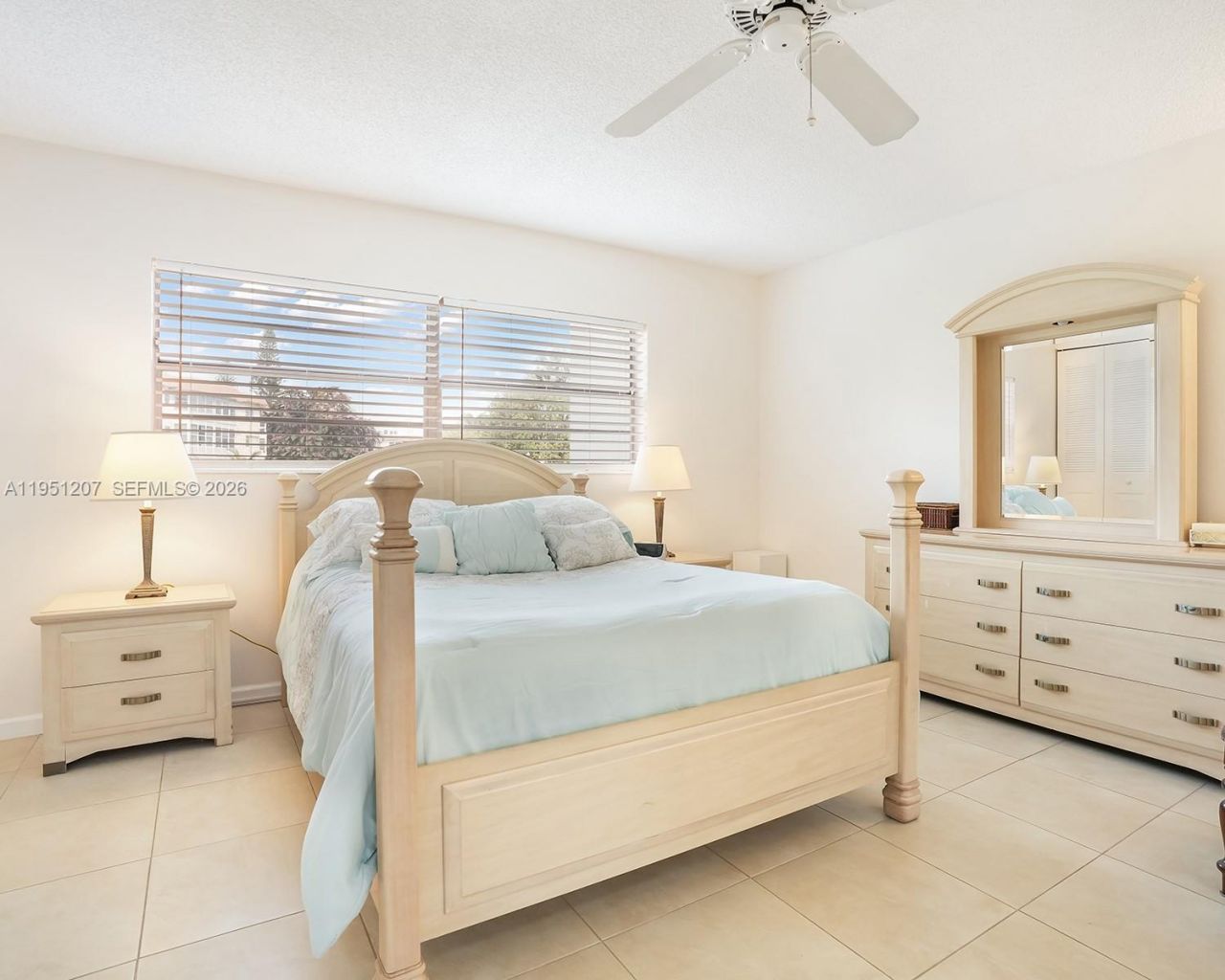 4805 NW 35th St, Unit 404, Lauderdale Lakes, FL 33319 Photo