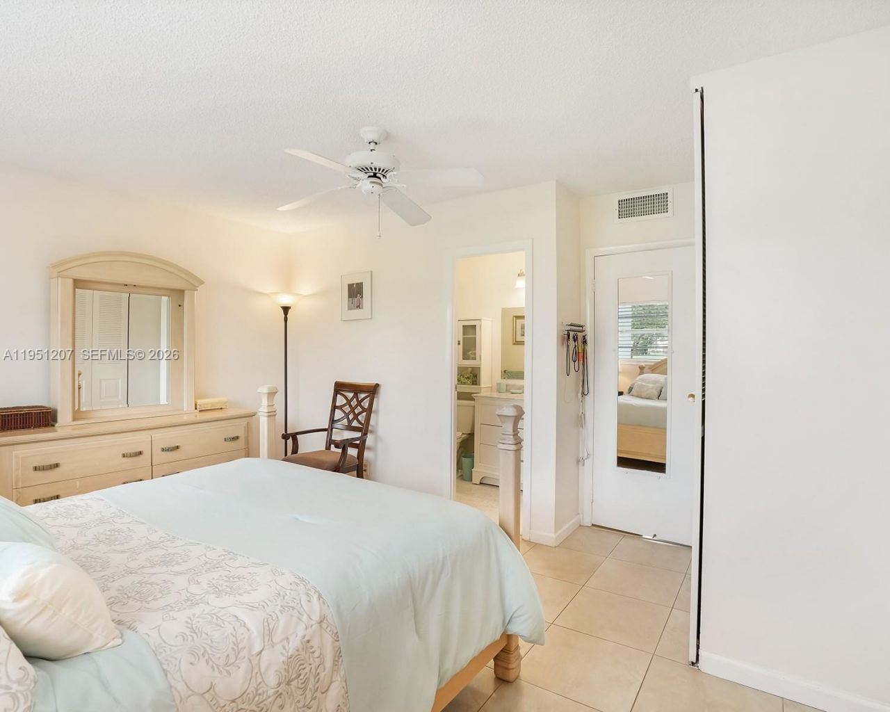 4805 NW 35th St, Unit 404, Lauderdale Lakes, FL 33319 Photo