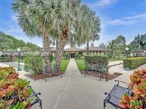 4805 NW 35th St, Unit 404, Lauderdale Lakes, FL 33319 Photo