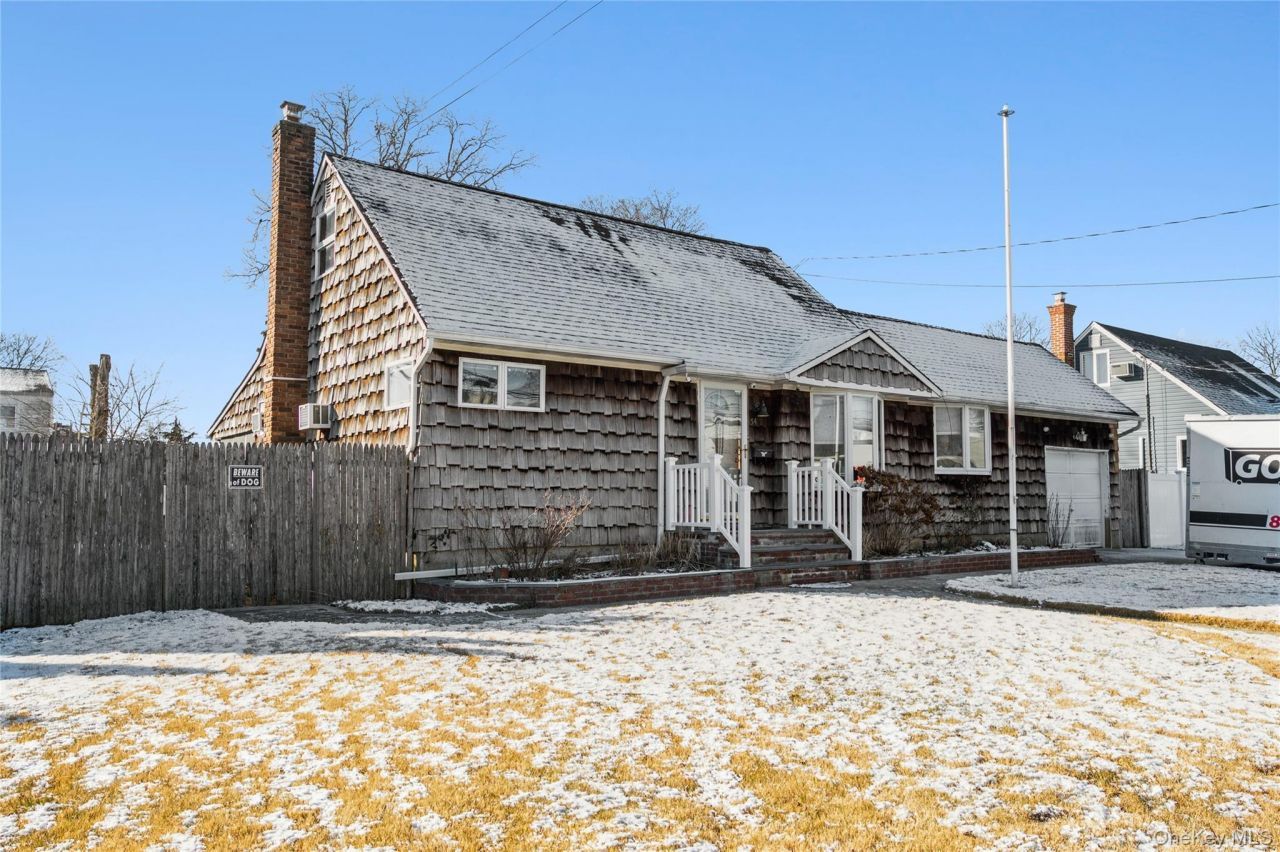 54 31st Street, Copiague, NY 11726 Main Photo