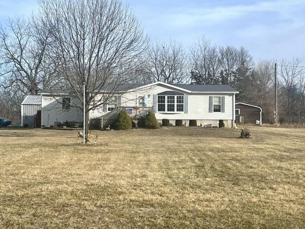 8664 142ND AVE, Wapello, IA 52653