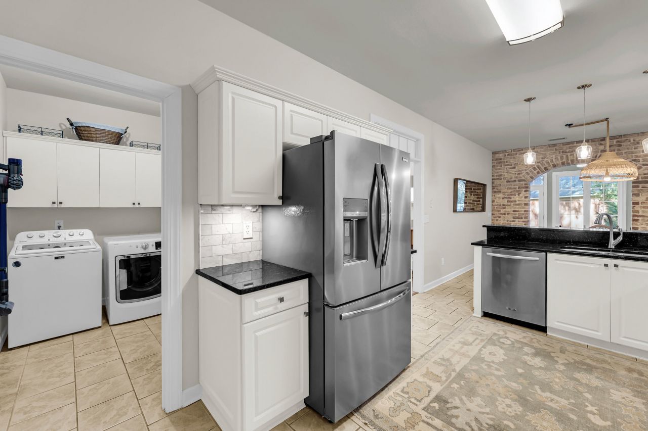 260 Alexandra Drive Photo 22