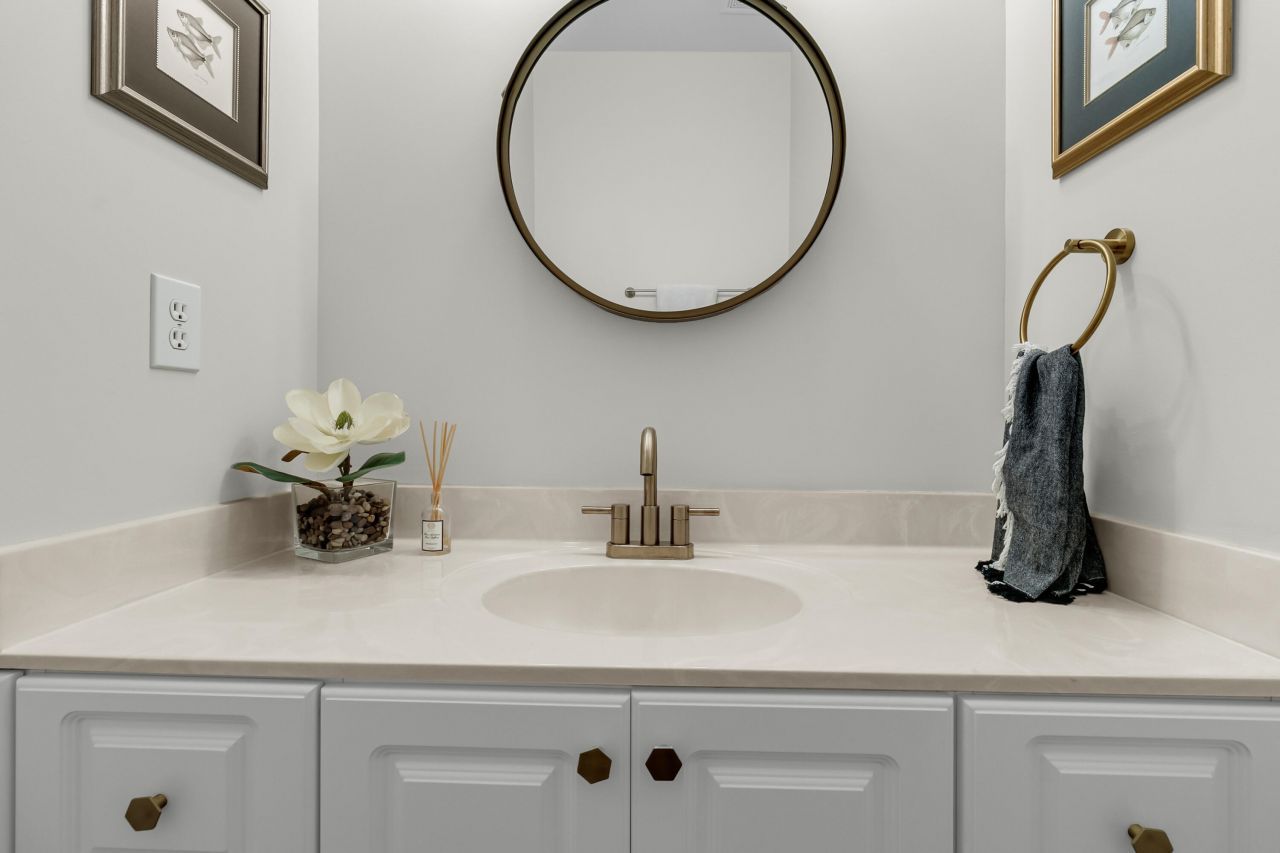 260 Alexandra Drive Photo 42