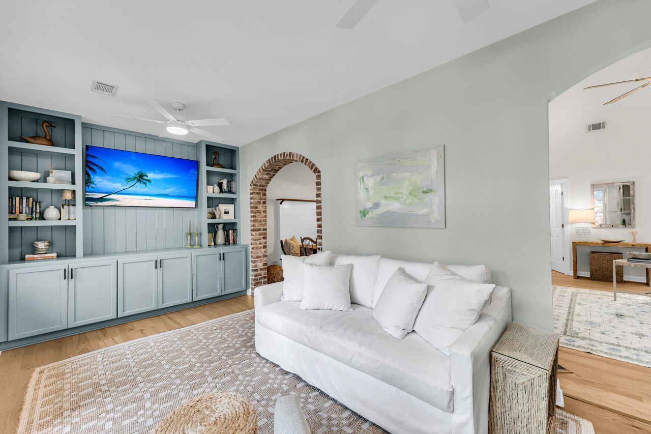 260 Alexandra Drive Photo 6