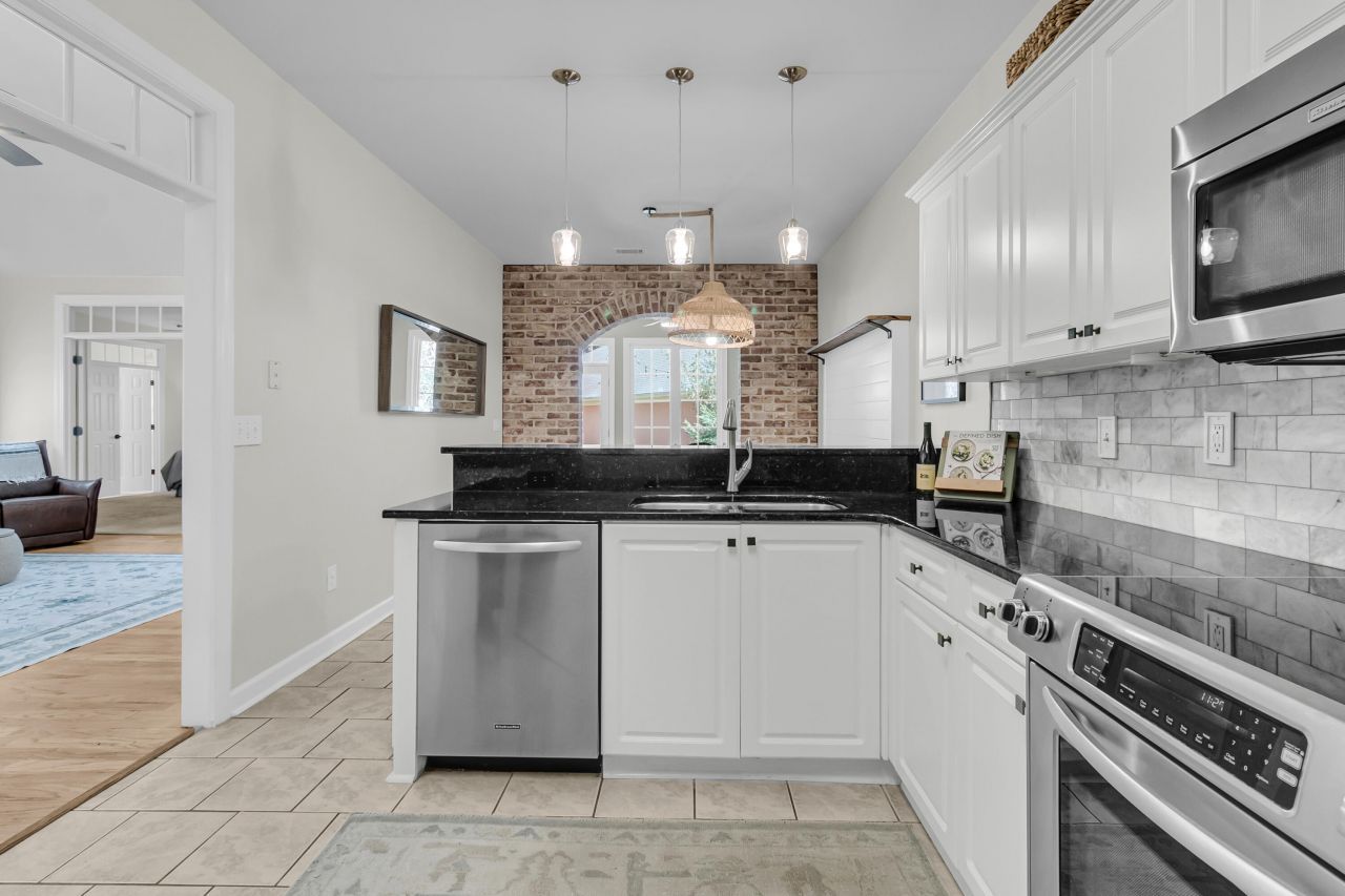 260 Alexandra Drive Photo 8