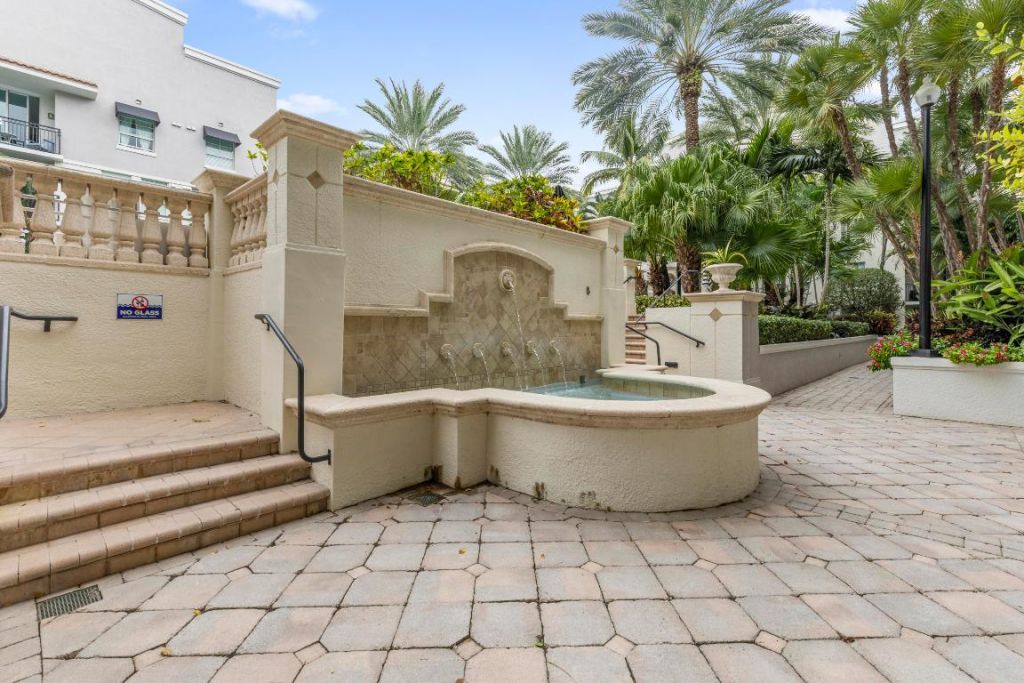 600 S Dixie Highway, Unit 758, West Palm Beach, FL 33401 Photo