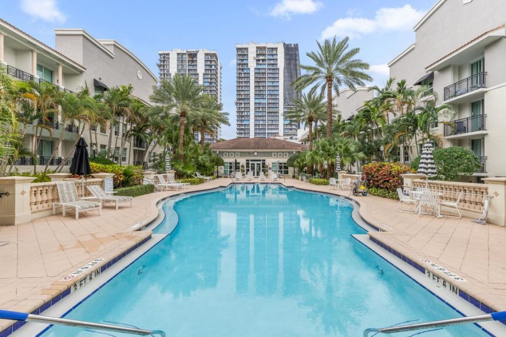 600 S Dixie Highway, Unit 758, West Palm Beach, FL 33401 Photo