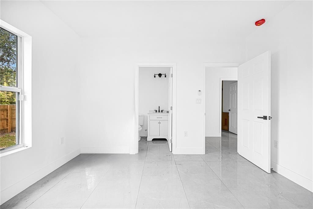 7990 NW 8th Avenue, Miami, FL 33150 Photo