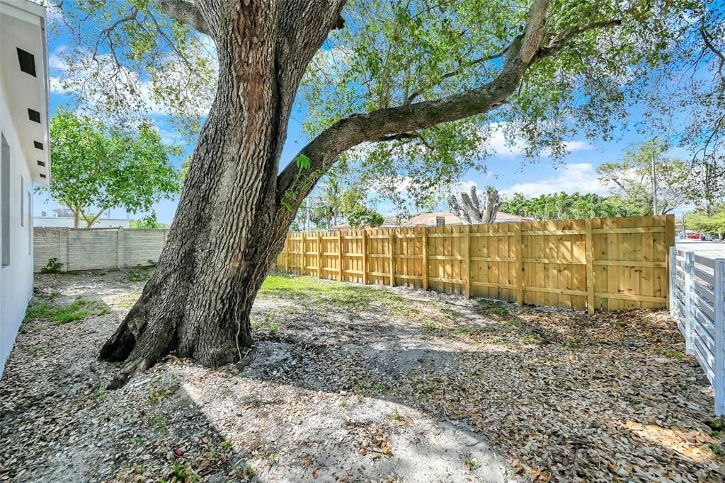 7990 NW 8th Avenue, Miami, FL 33150 Photo