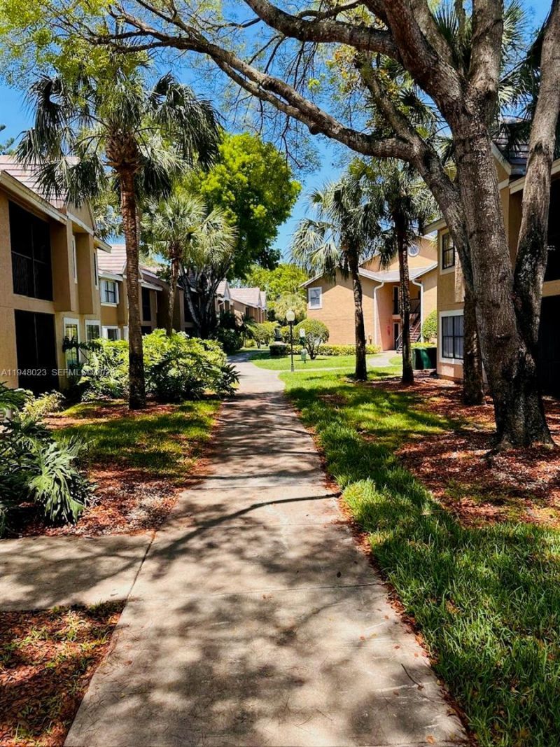 15680 SW 106th Ln , Unit 804, Miami, FL 33196 Photo