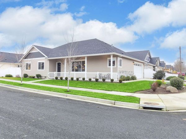 972 SW Blackberry Lane, Grants Pass, OR 97527