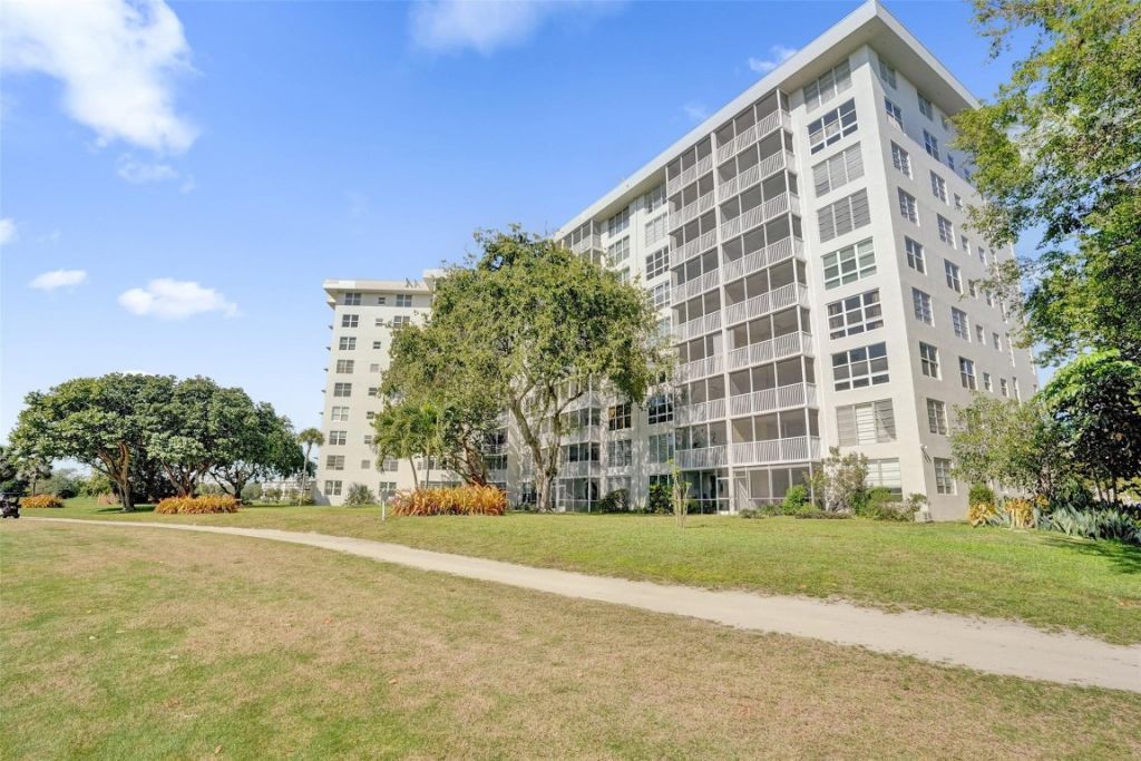 2681 S Course Drive, Unit 609, Pompano Beach, FL 33069 Photo