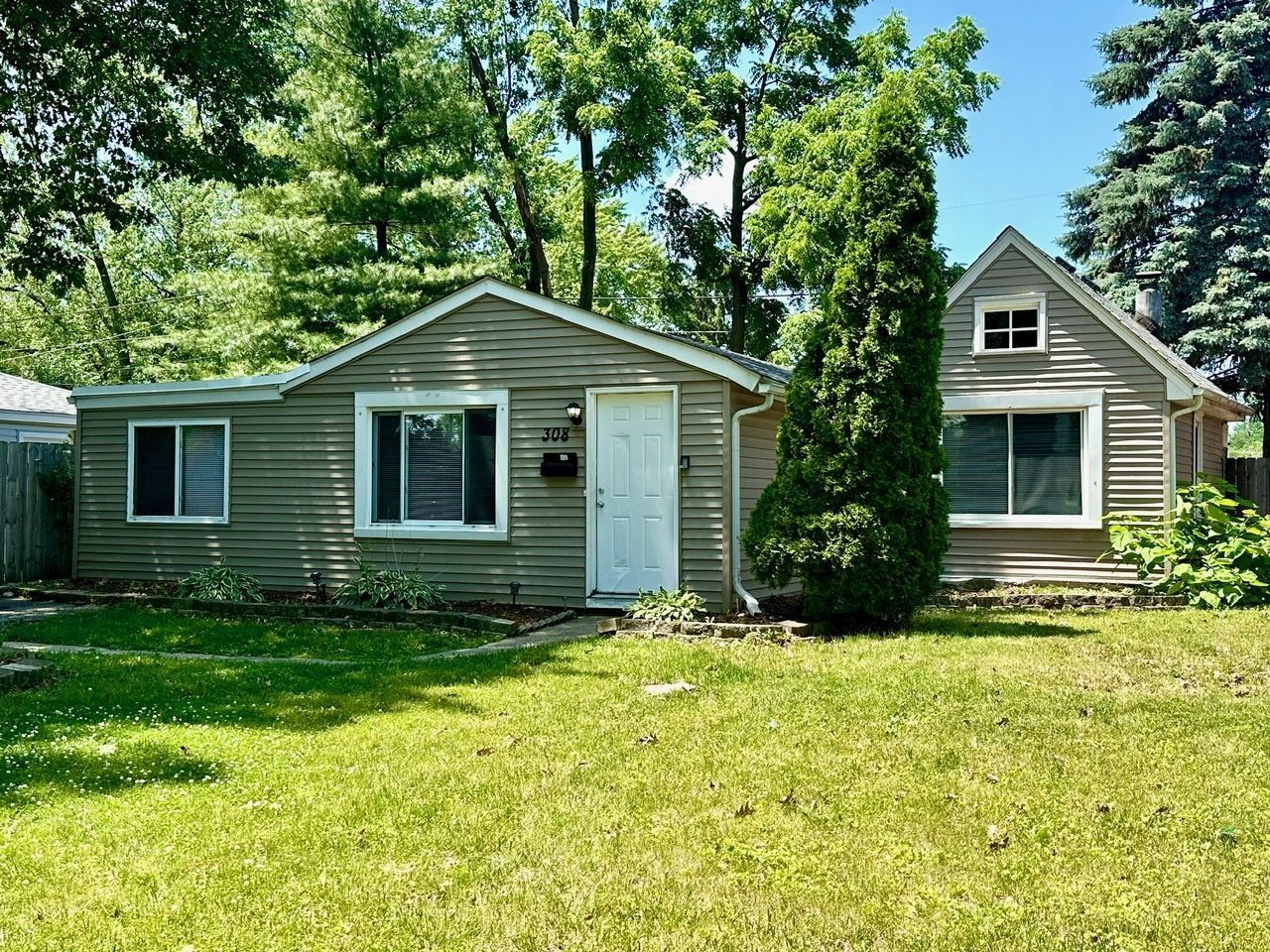 308 N Clifton Avenue, Elgin, IL 60123 Main Photo