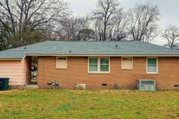 1607 Carousel Circle photo 4