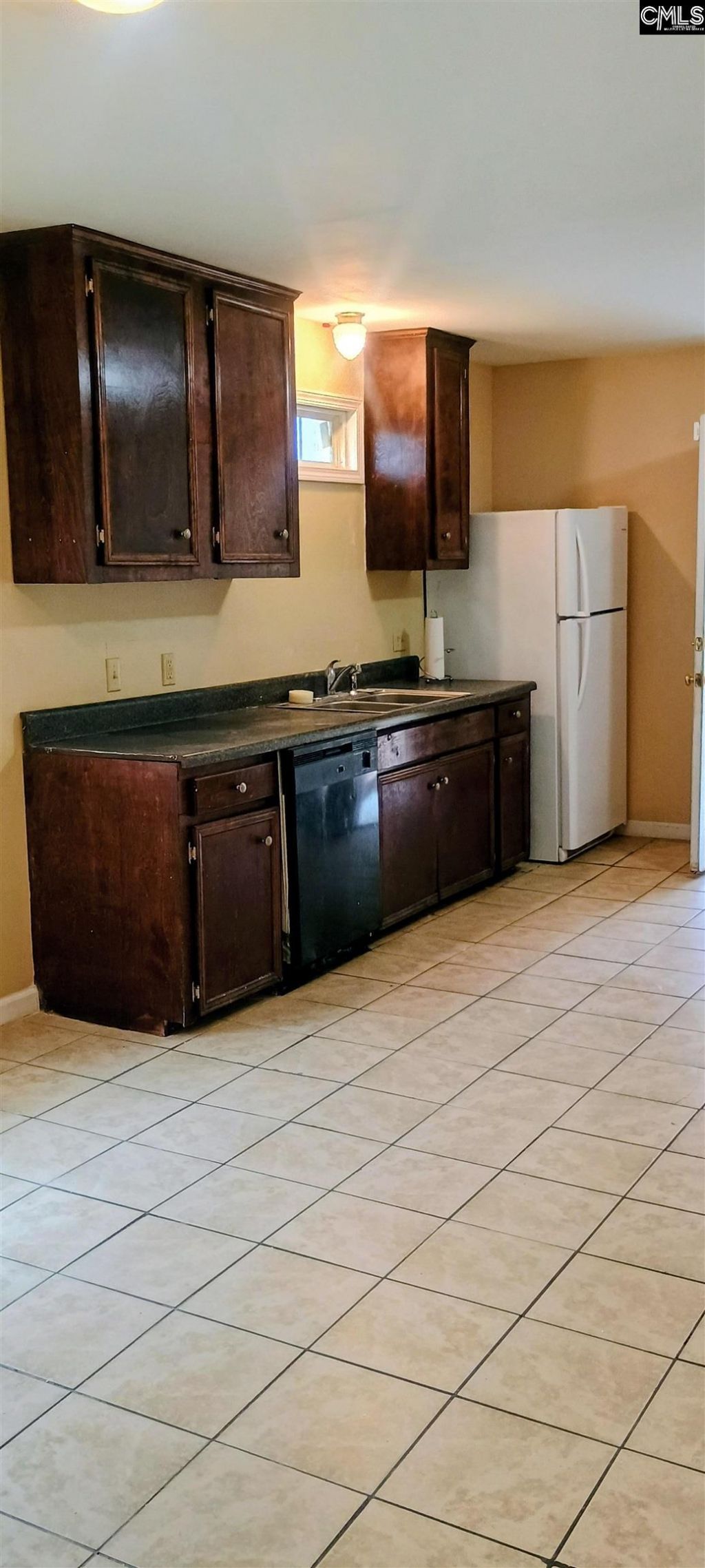 1607 Carousel Circle Photo 6