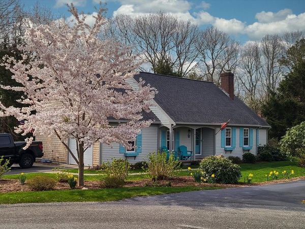 9 Washburn Pl, Dennis, MA 02641