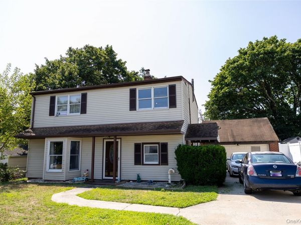 130 Balsam Lane, Levittown, NY 11756