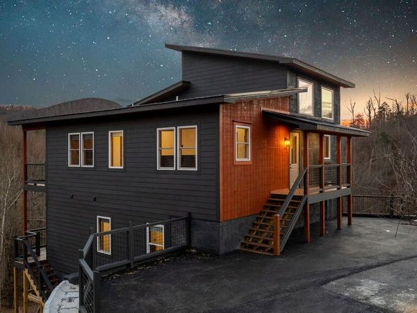 814 Davenport Rd, Gatlinburg, TN 37738