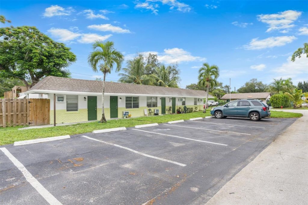 2865 SW 16th Street, Unit 4, Fort Lauderdale, FL 33312 Photo