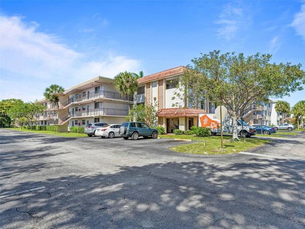 6005 Del Lago Cir, Unit 305, Sunrise, FL 33313