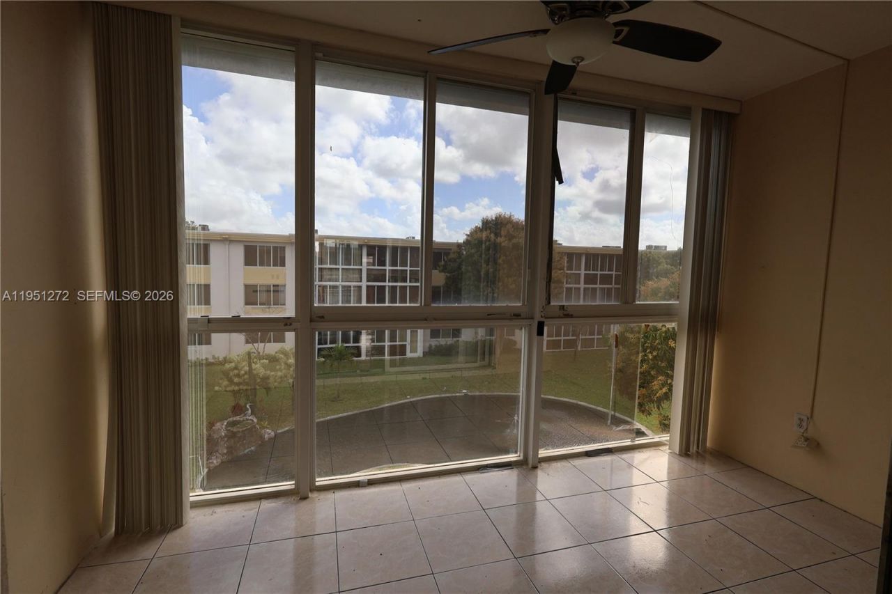 6005 Del Lago Cir, Unit 305, Sunrise, FL 33313 Photo