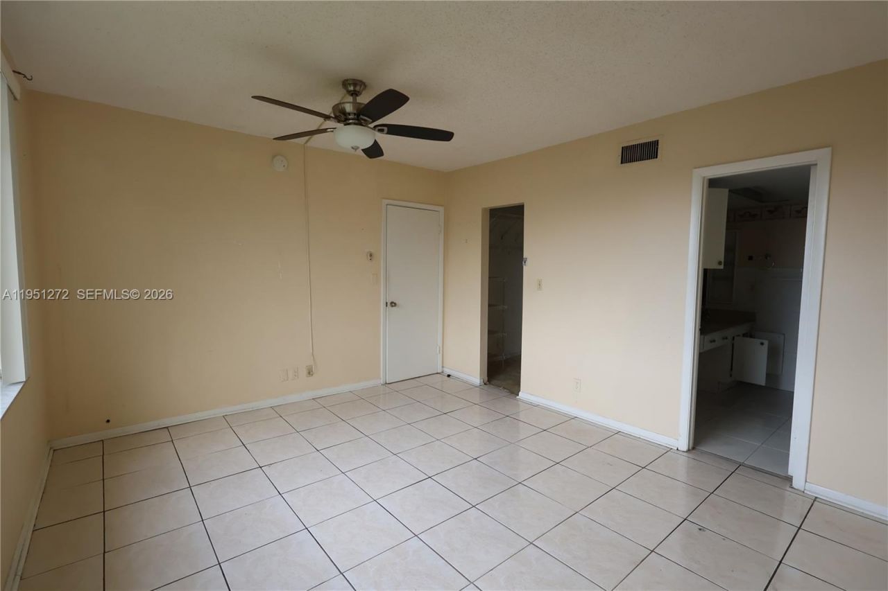 6005 Del Lago Cir, Unit 305, Sunrise, FL 33313 Photo