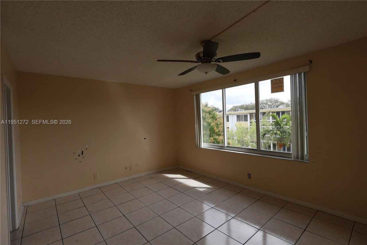 6005 Del Lago Cir, Unit 305, Sunrise, FL 33313 Photo