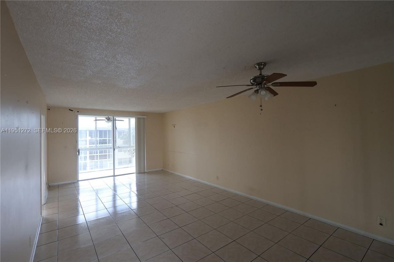 6005 Del Lago Cir, Unit 305, Sunrise, FL 33313 Photo