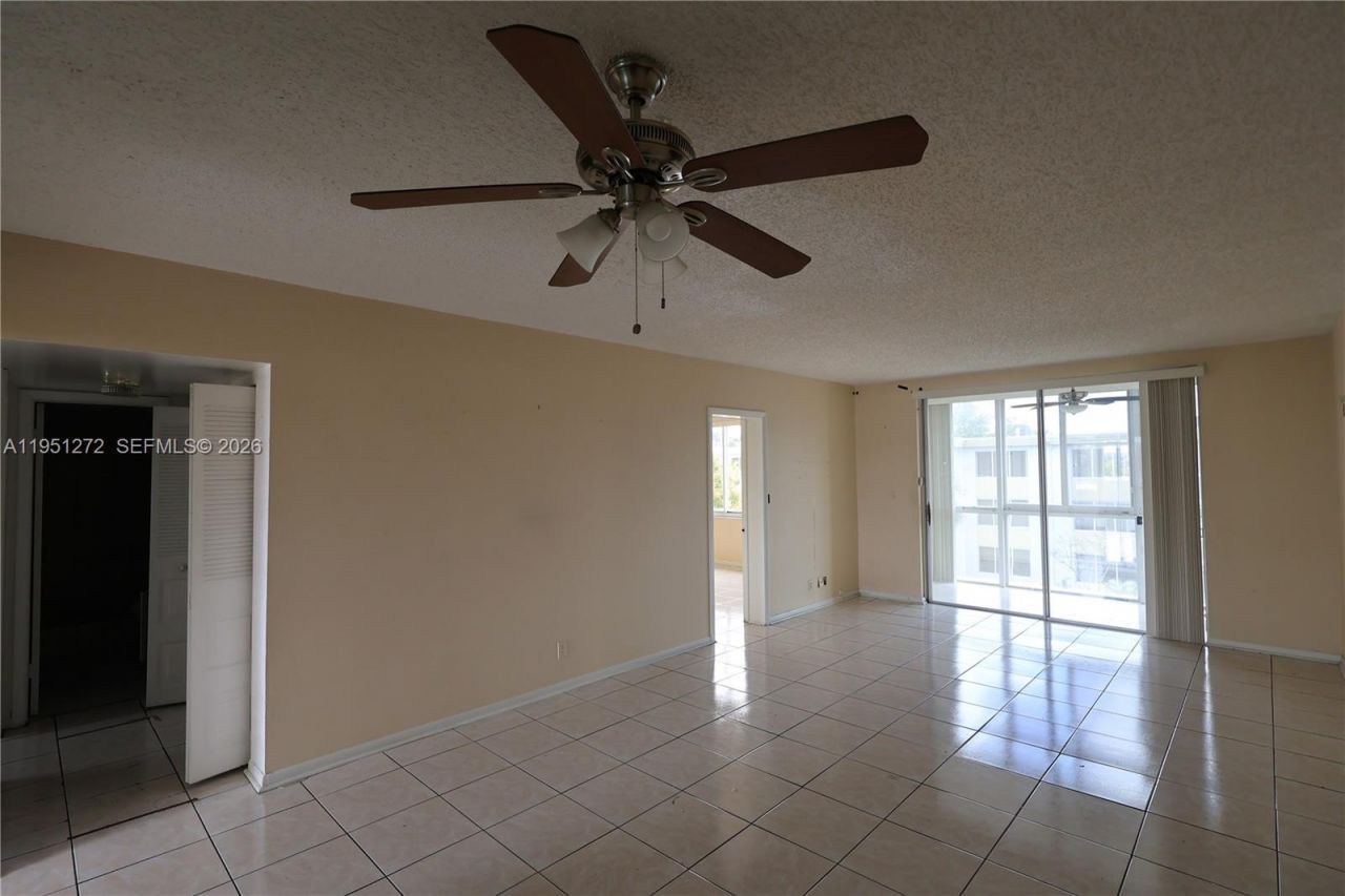6005 Del Lago Cir, Unit 305, Sunrise, FL 33313 Photo