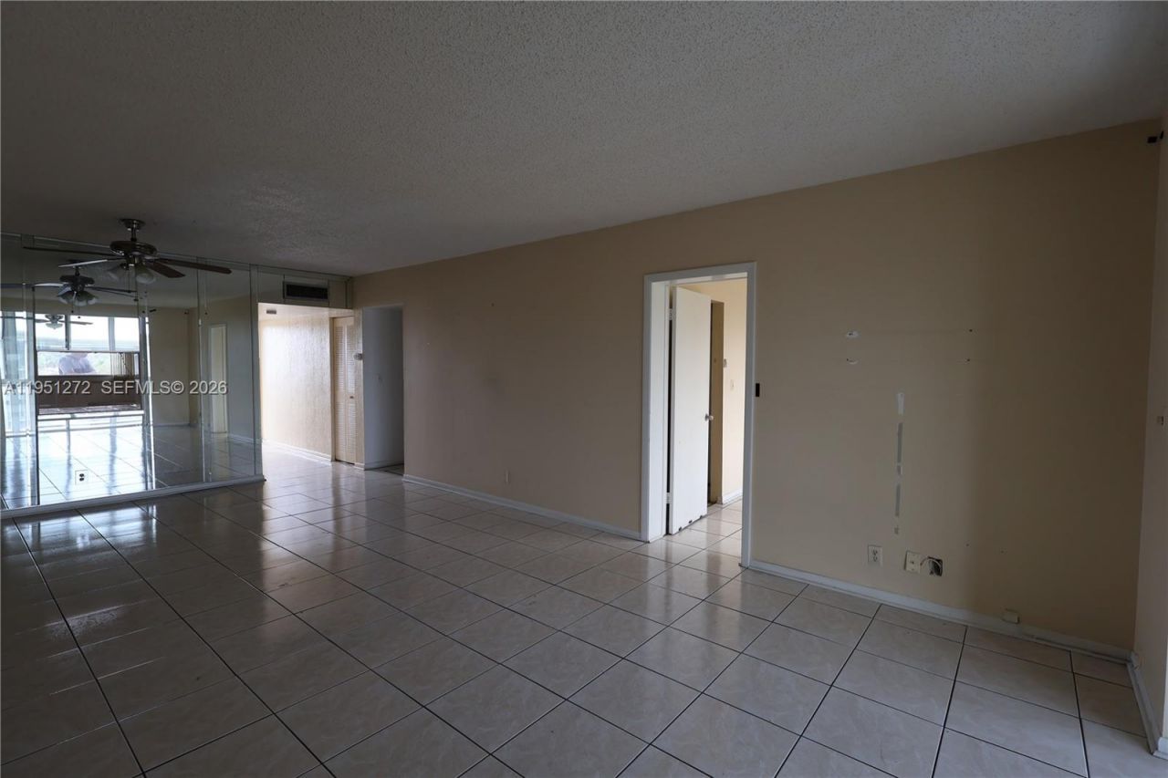 6005 Del Lago Cir, Unit 305, Sunrise, FL 33313 Photo