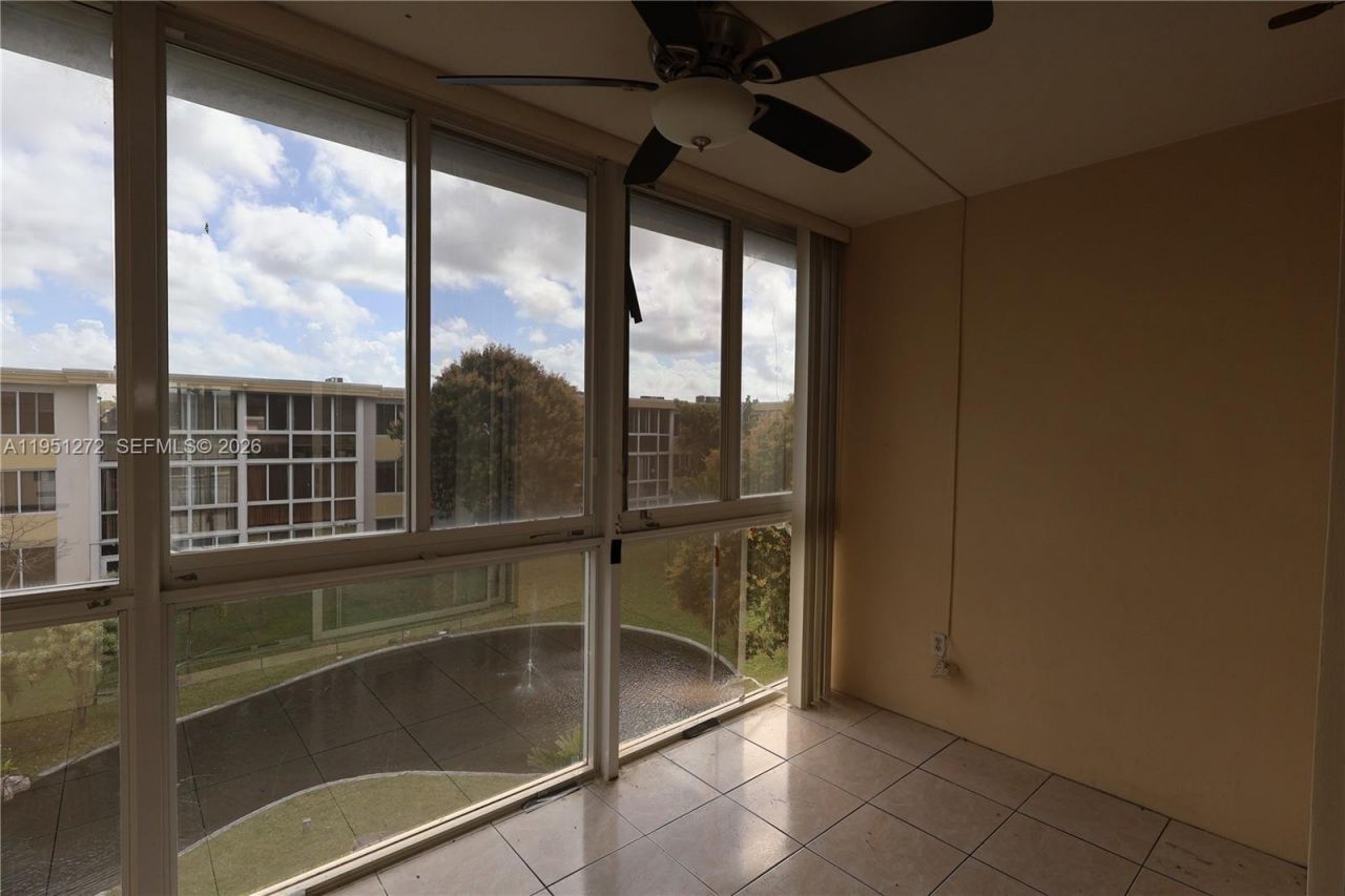 6005 Del Lago Cir, Unit 305, Sunrise, FL 33313 Photo