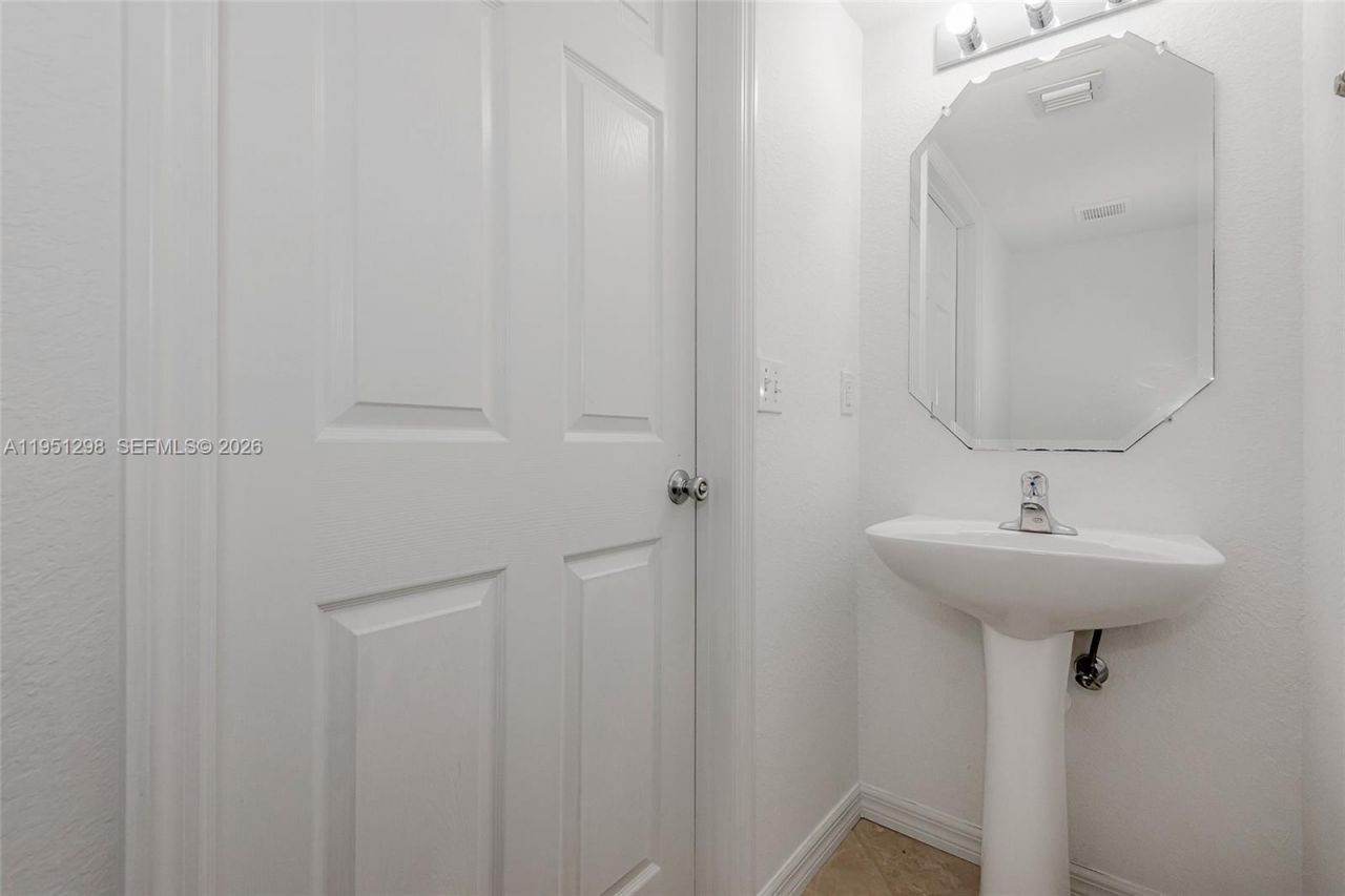 1000 Palm Trl, Unit 6, Delray Beach, FL 33483 Photo