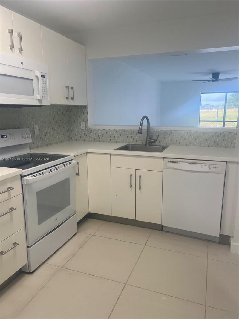842 NE 209th St, Unit 105-37, Miami, FL 33179 Photo