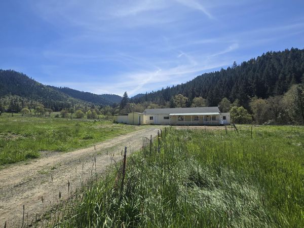1065 Panther Gulch Road, Williams, OR 97544