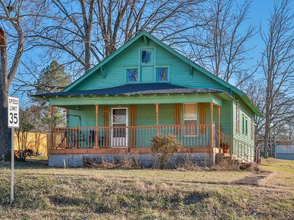 206 Broad St, Greenfield, TN 38230