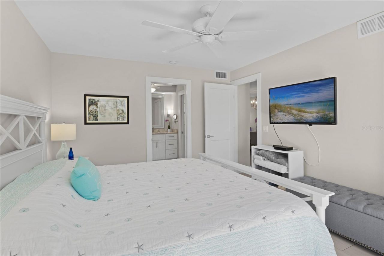 5608 Gulf Drive, Unit 114, Holmes Beach, FL 34217 Photo