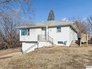 4462 G Street, Omaha, NE 68107