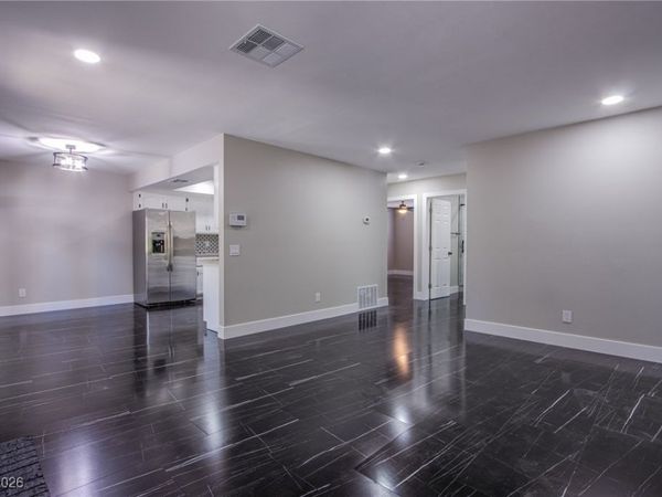 6617 W Tropicana Avenue, Unit 202, Las Vegas, NV 89103